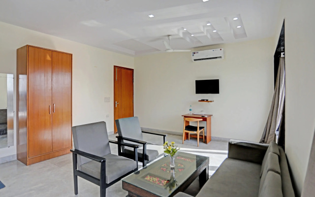 OYO Townhouse 79643 Oyo Townhouse Hotel Merriment Near ISKCON Temple Noida