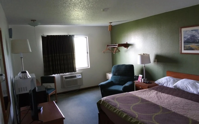 Capital O Amerihost Inn and Suites Kingdom City Hwy 54 MO