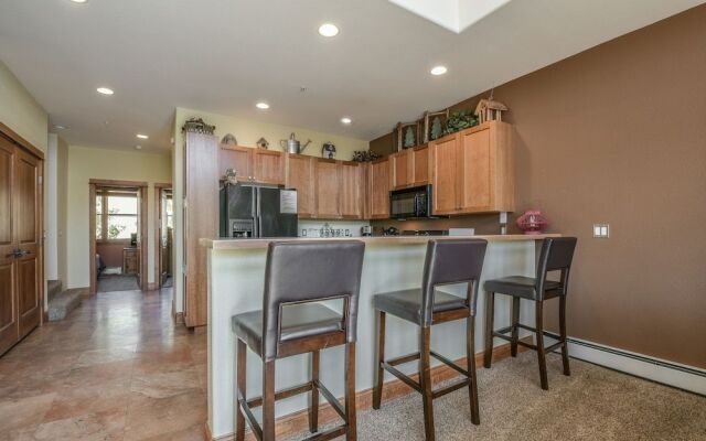 Antlers Gulch 303 by SummitCove Vacation Lodging