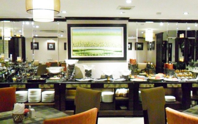 Golden Lotus Luxury Hotel