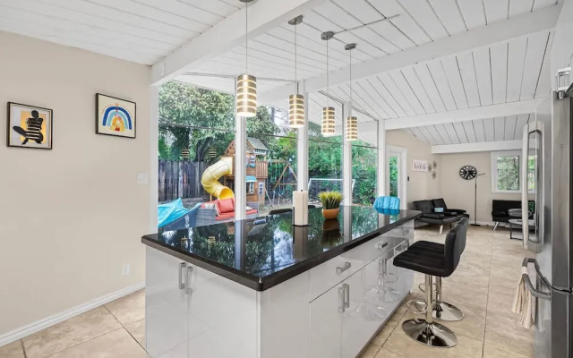 Entire 3br House With Playground