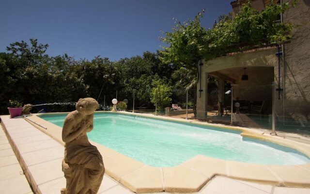 Apartment In A Villa With Shared Pool In La Ciotat, 5 Min From The Beach