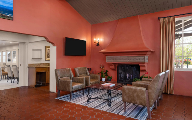 Best Western Plus Pepper Tree Inn