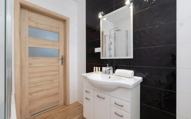 Air-conditioned Apartment by Renters