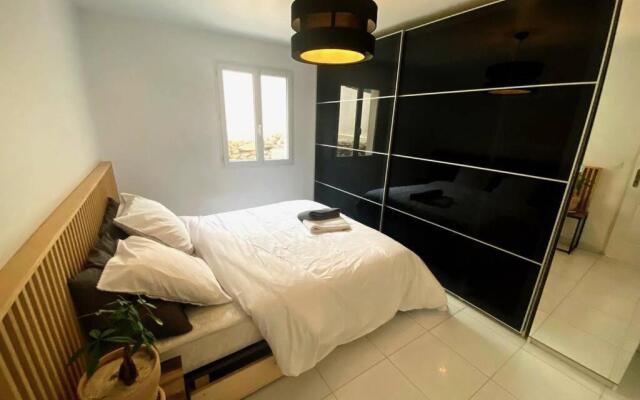 VILLA 6 PERSONNES /PISCINE/CAMPAGNE/TERRAIN DE PETANQUE/15 km BANDOL