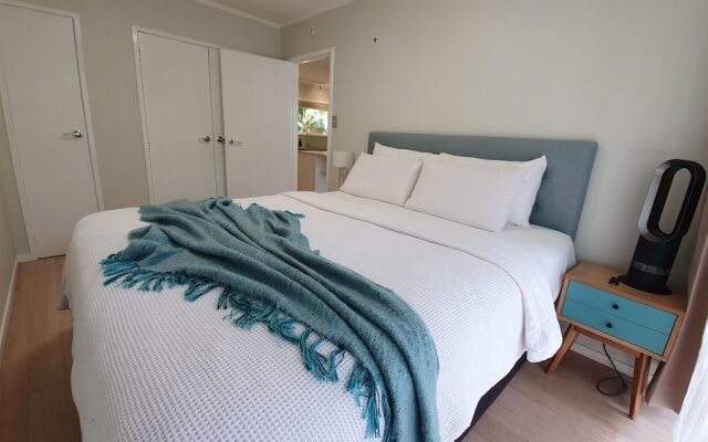 Herne Bay Gem Near Beach - Carpark