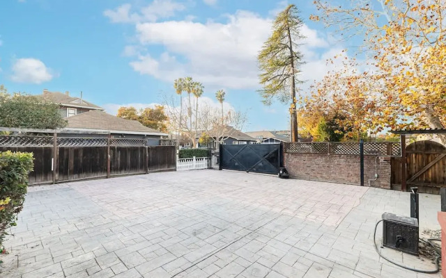 SJ Downtown 5 BR Stunning House