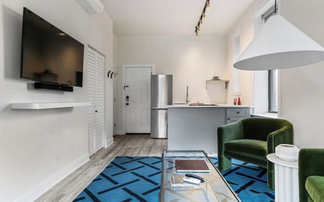 The Neighborhood Hotel - Lincoln Park