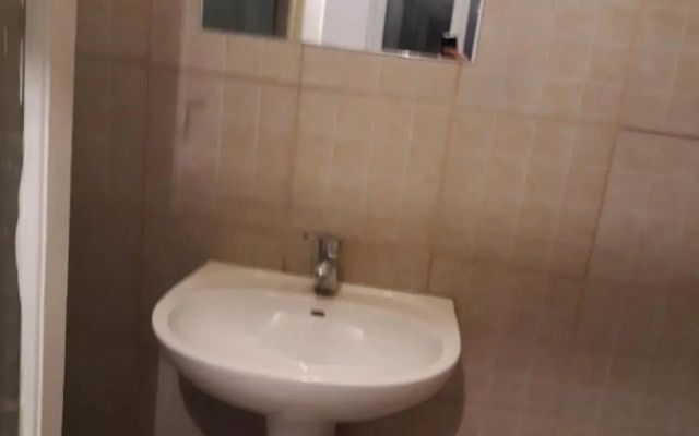 Tobyta nu primesc santieristi si petrecareti