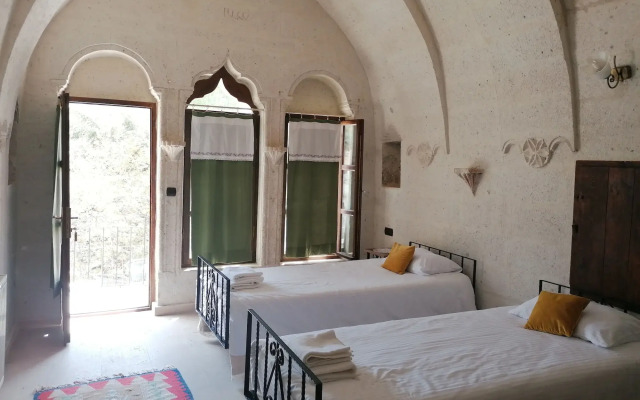 El Puente Cave Hotel