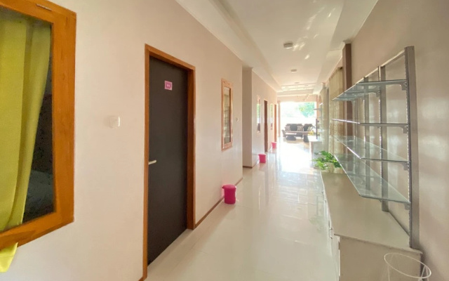 RedDoorz @ The Canal Homestay Probolinggo