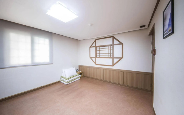 Hotel I-Zone