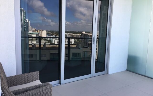 Lyfe Residence Building - Private apts over the beach