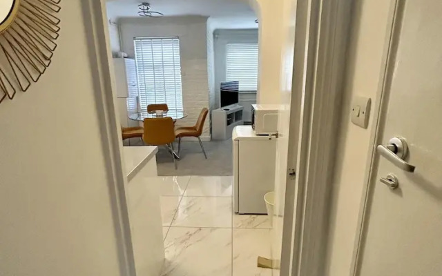 New! Supreme Apartment - Near Tube Station