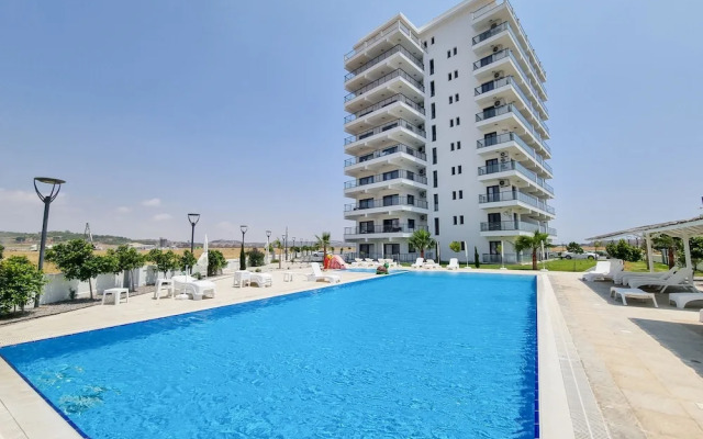 Helena Pool Apartments