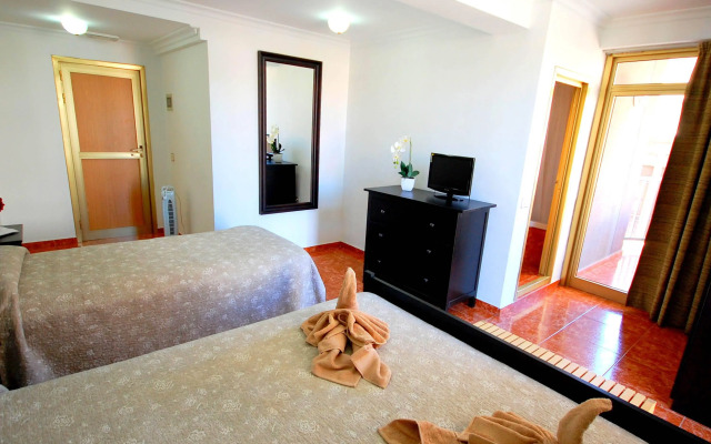 Hotel Adonis Capital