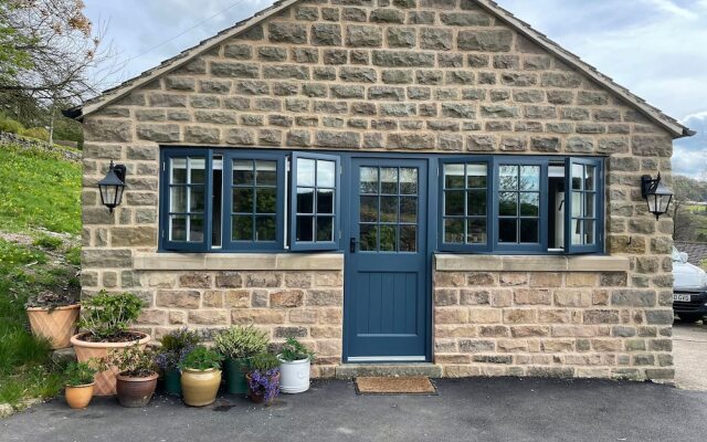 1 Bed Studio in Two Dales, Near Matlock & Bakewell