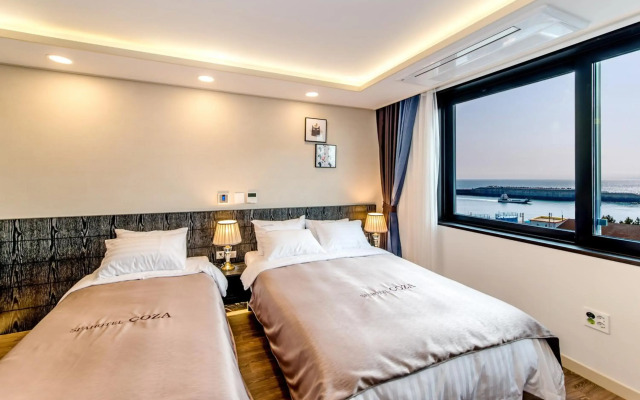 Seawater Spa Hotel Coza