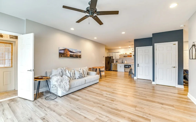 Mountain Views & Fire Pit: Sandgate Getaway