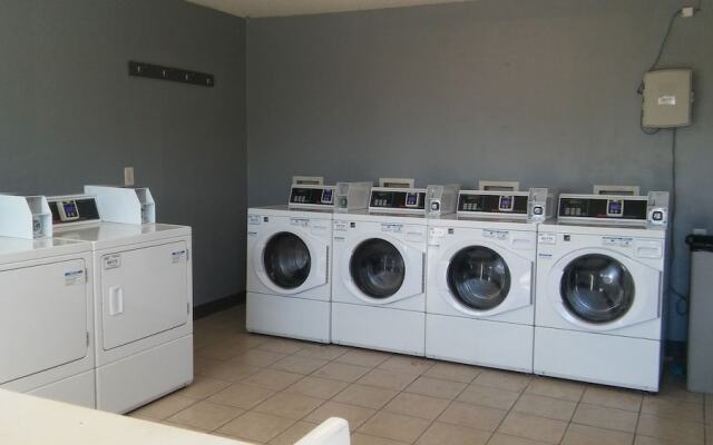 Budgetel Inn & Suites