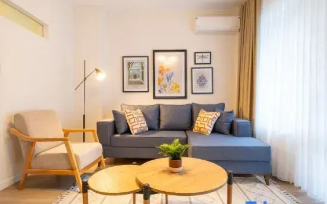 Fully Renovated 2BR Flat in Center of Moda