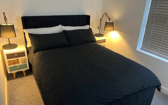 Stunning 1 Bedroom Apartment in Bicester Town