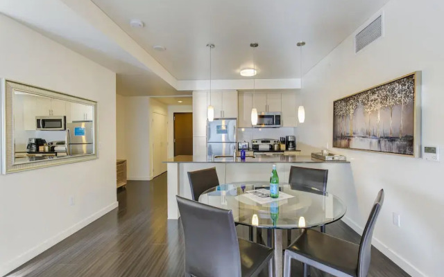 Waterfront Suites near Pike's Place by Barsala