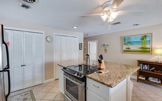 Tropical Paradise - Three Bedroom Home