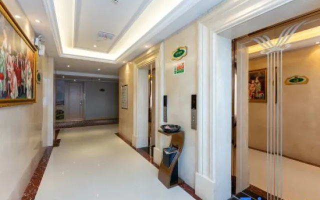 Vienna Hotel (Yueyang Chenglingji Xingang Bonded Area)