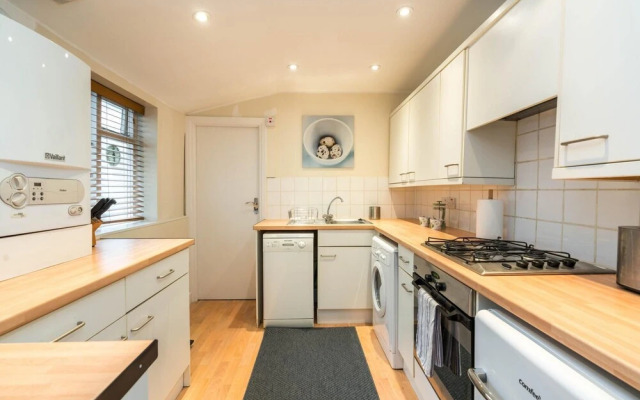 Spectacular 2BD Flat in Shepherds Bush