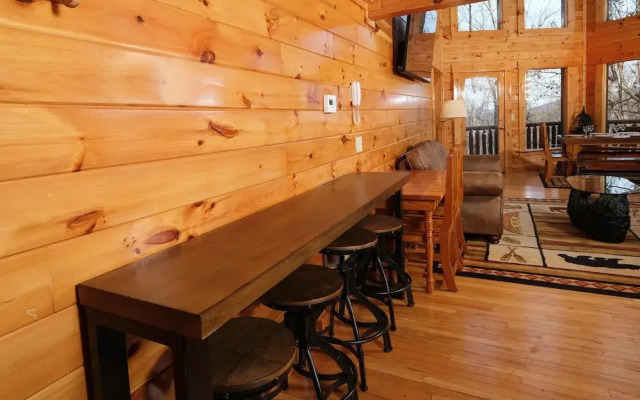 Smoky Treehouse Lodge #614