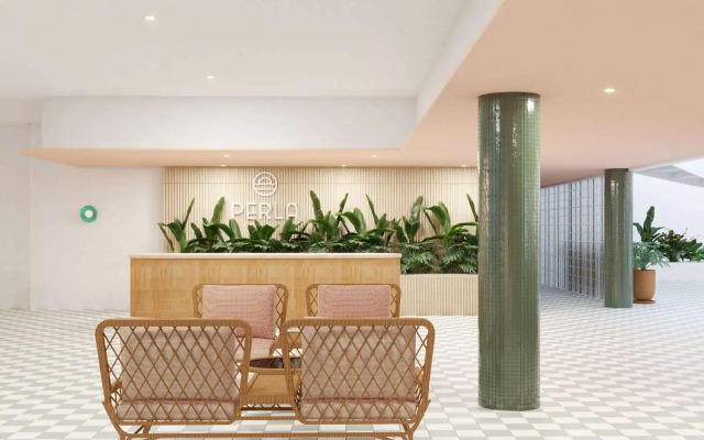 Perla La Paz, Tapestry Collection by Hilton