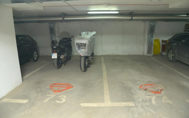 Stylish Violet & Modern Apartment