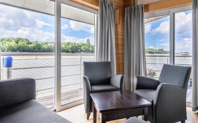 Vogue Boat Apartments