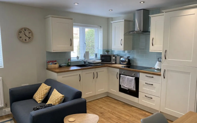 Modern 2-bed House and Parking Tibshelf Derbyshire