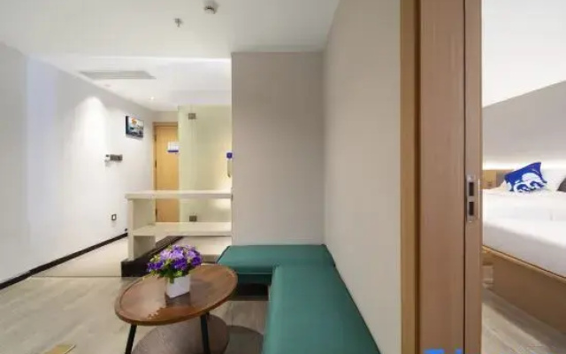 Yeste Hotel (Huizhou Huiyang Shizheng Square)