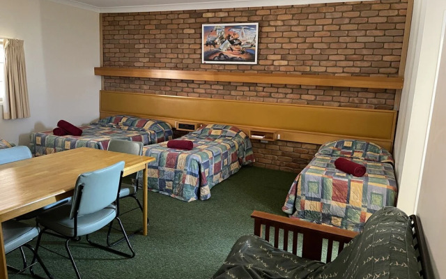Landsborough Lodge Motel