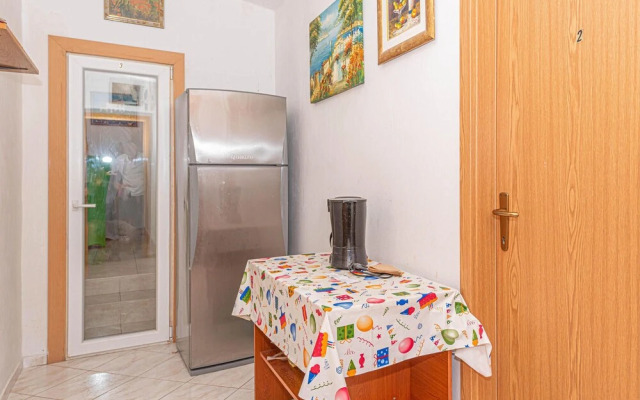 Nice Apartment in Grebastica With Wifi and 2 Bedrooms