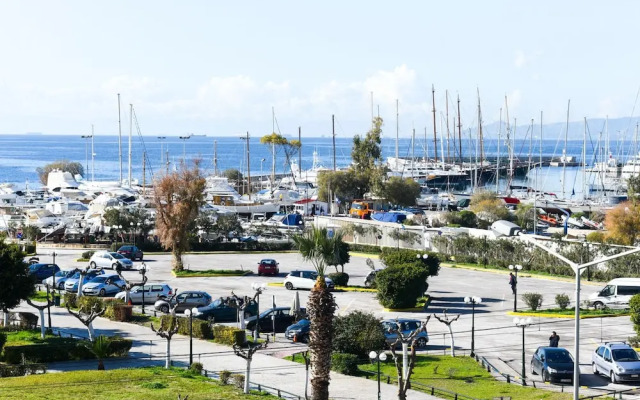 142m² Bright Alimos Apartment with Marina View