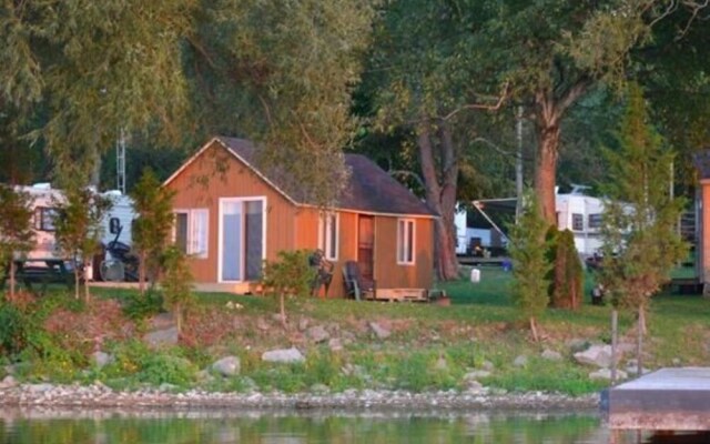 Cherry Lane Campground & Cottages