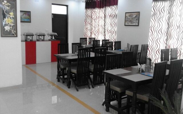 Hotel Raja's Palace