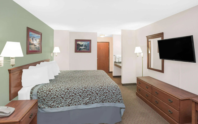Days Inn & Suites by Wyndham Brinkley