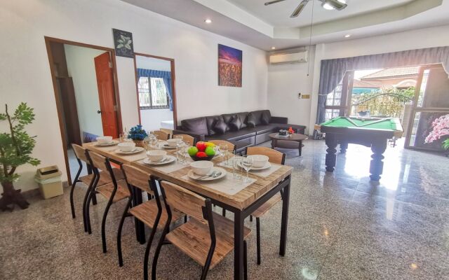 Eakmongkol Villas