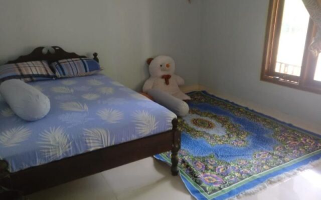 Andesta Homestay by ZUZU