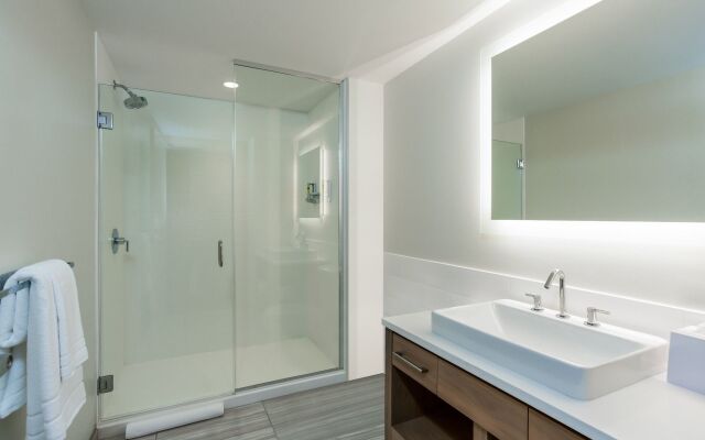 Element Austin Downtown