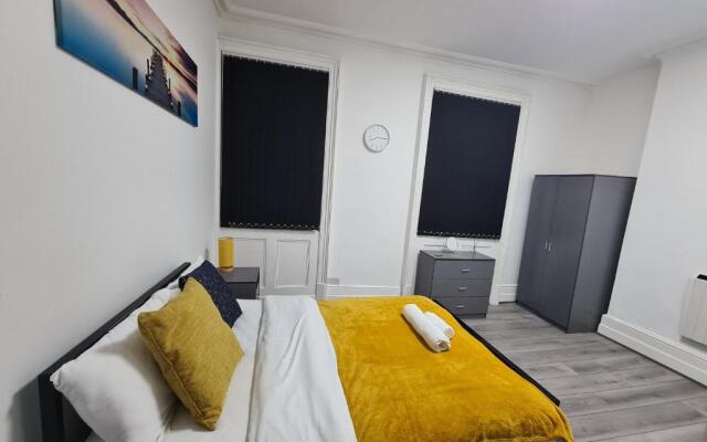 West Street 3-Bed 3-Ensuite Apartment Leicester