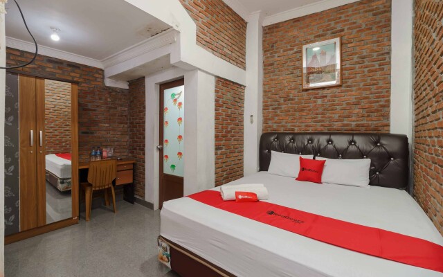 RedDoorz Syariah near Jalan Asahan Pematang Siantar