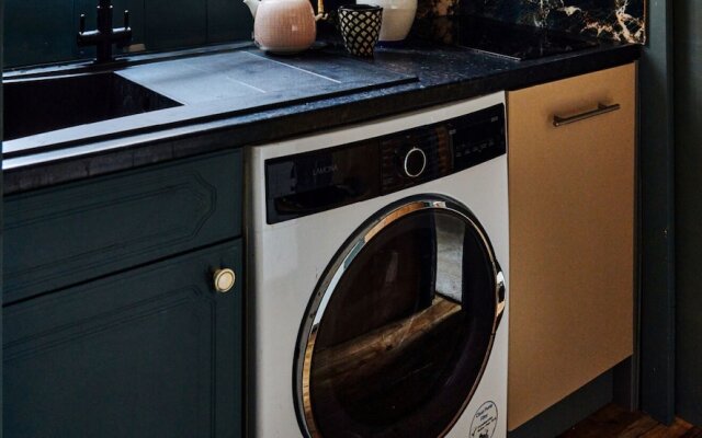 Stylish Portobello Road 2 Bedroom Easy Access