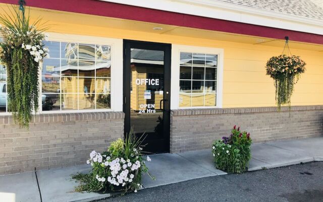 Super 8 by Wyndham Ontario