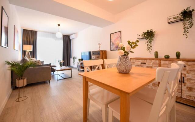 SUGAR RUSH - Modern 1BR Apt with Balcony